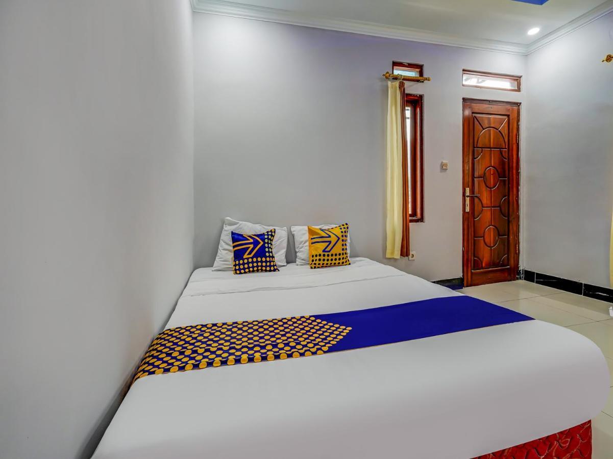 Hotel Oyo Homes 91014 Eco Tourism Desa Cibodas Areng 2 Syariah 2*