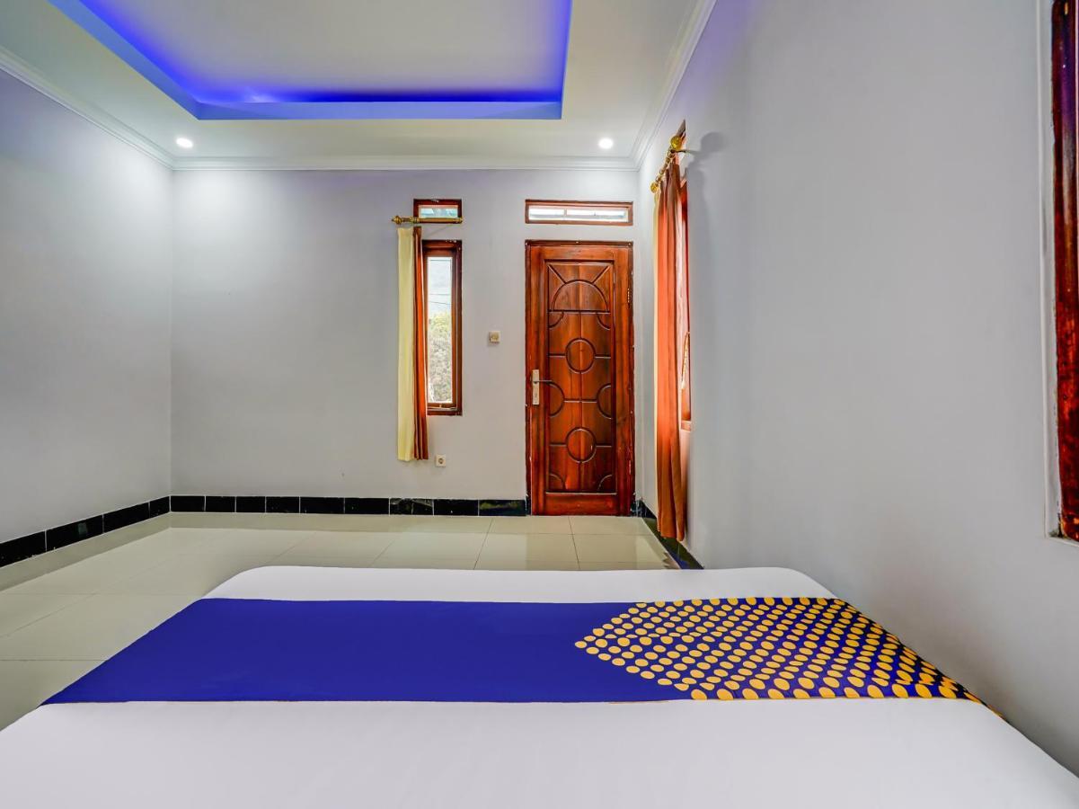 Oyo Homes 91014 Eco Tourism Desa Cibodas Areng 2 Syariah Hotel