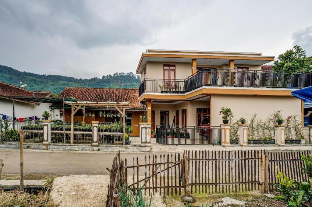 Oyo Homes 91014 Eco Tourism Desa Cibodas Areng 2 Syariah
