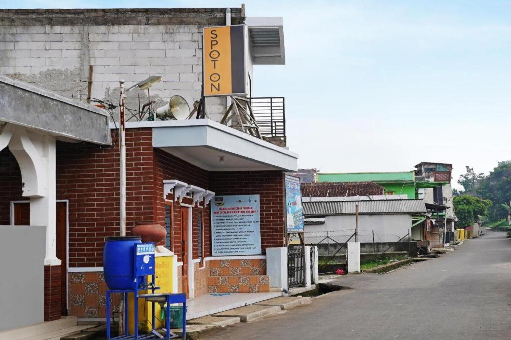 Oyo Homes 91014 Eco Tourism Desa Cibodas Areng 2 Syariah Hotel 2*