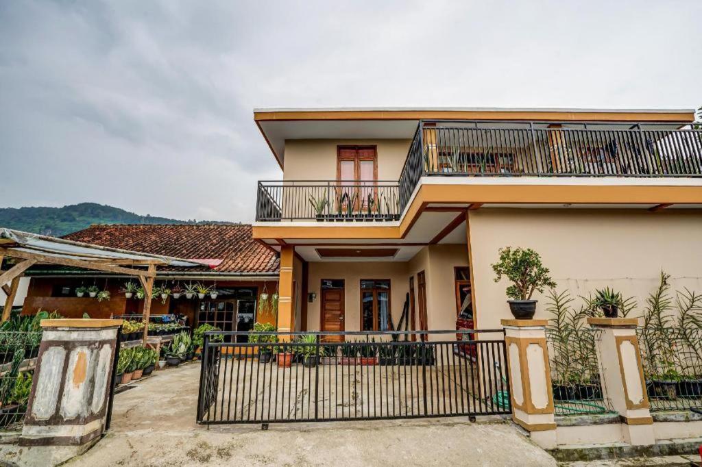 Oyo Homes 91014 Eco Tourism Desa Cibodas Areng 2 Syariah Hotel